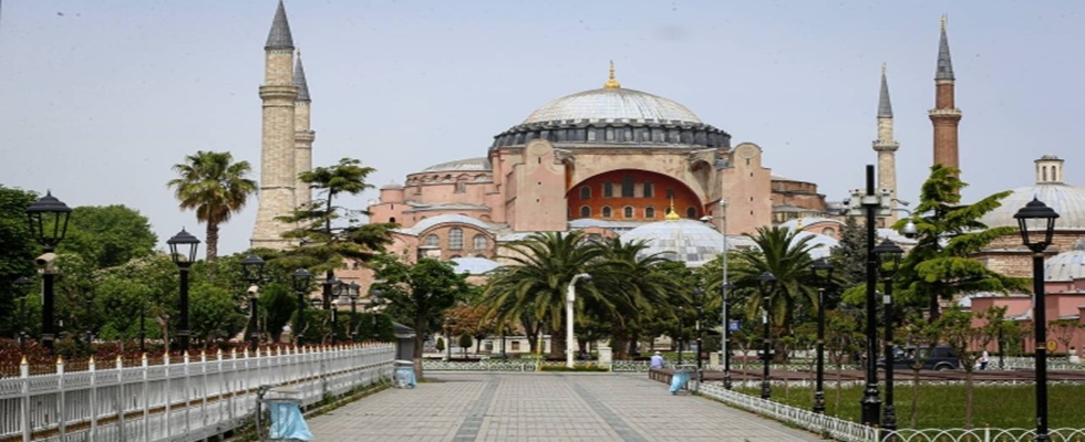 Ayasofya için yarın tarihi gün