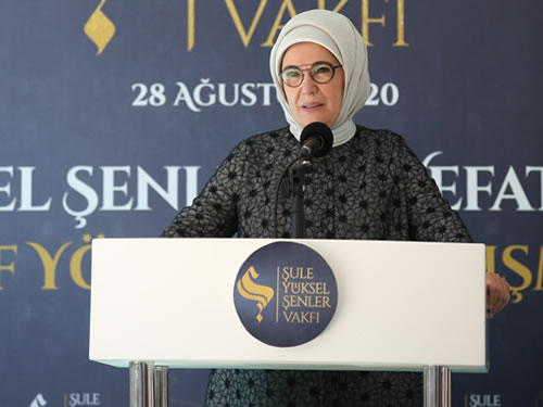 Emine Erdoğan, Şule Yüksel Şenler’in Vefatının 1. Yılı Anma ve Vakıf Yönetimi Tanışma Programı’na katıldı