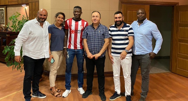 Demir Grup Sivasspor, oyuncusu Casimir Ninga’yı 1 yıllığına kiraladı