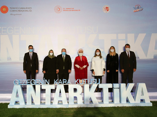 Antarktika” belgeselinin ilk gösterimi, Emine Erdoğan’ın ev sahipliğinde Cumhurbaşkanlığı Külliyesinde gerçekleştirildi