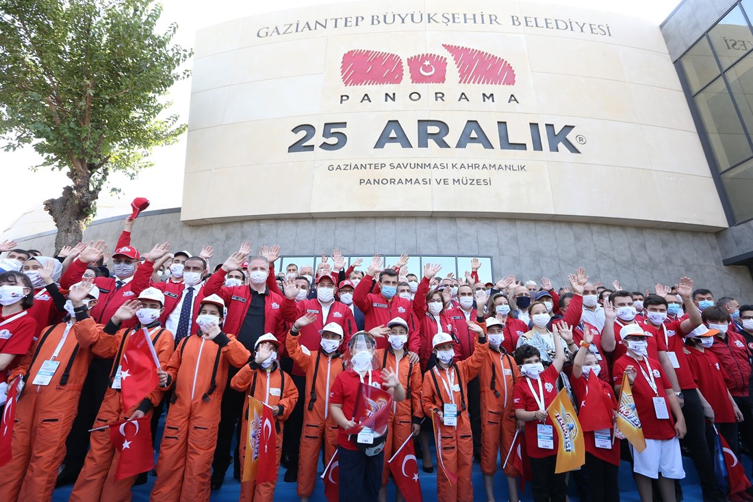 TEKNOFEST MUHTEŞEM GÖSTERİLERLE BAŞLADI