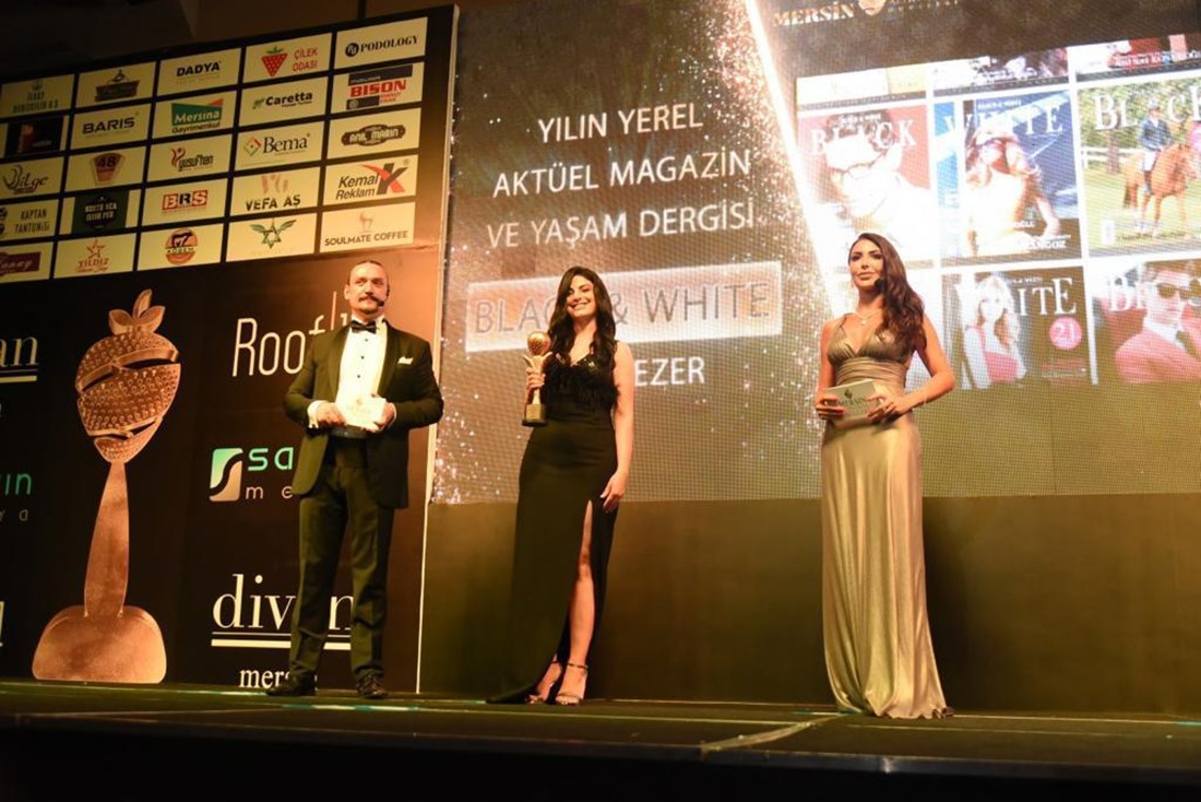 Mersin Altın Çilek Ödülleri Töreninin Kraliçesi Ebru Gezer Ödülünü Aldı