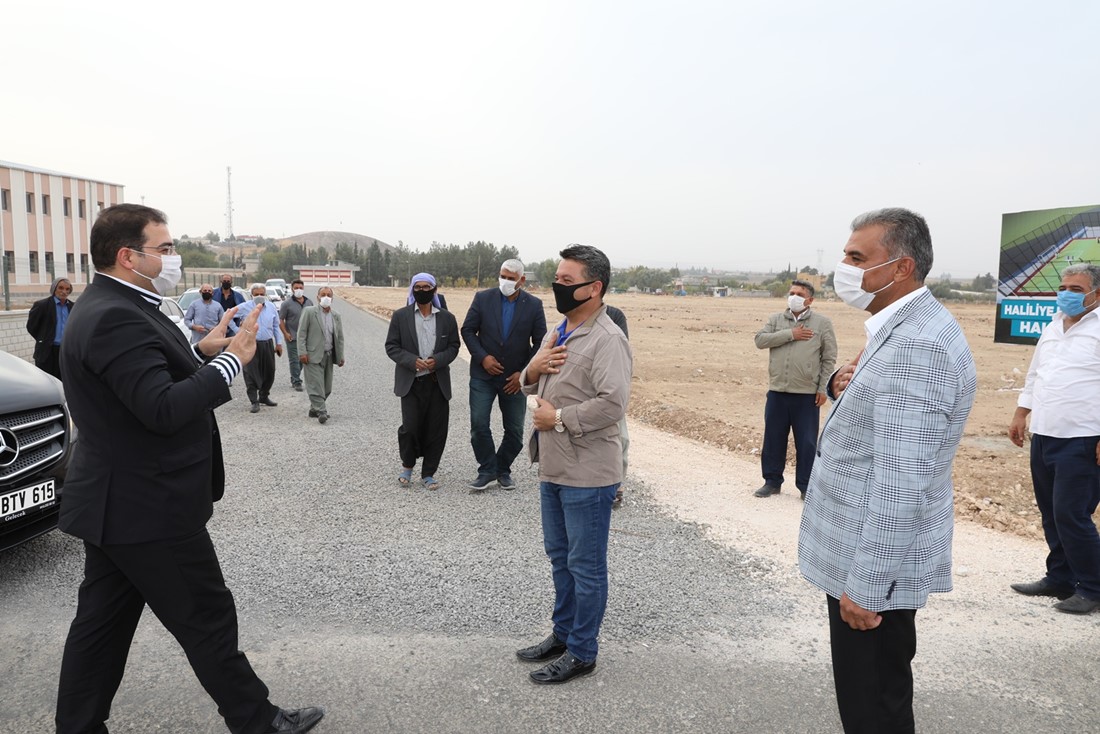 BAŞKAN CANPOLAT SÖZ VERMİŞTİ! ÇAMLIDERE HALI SAHASINA KAVUŞUYOR