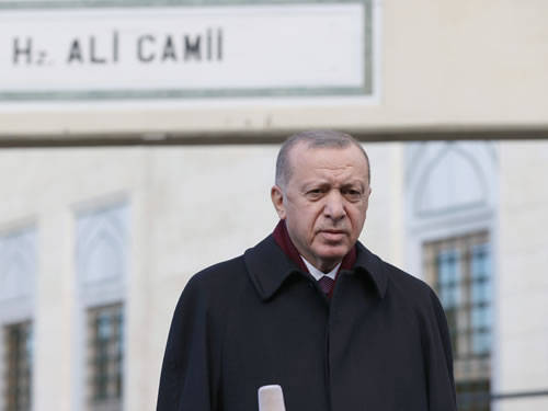 Cumhurbaşkanı Recep Tayyip Erdoğan, Cuma namazını Hazreti Ali Camii’nde kıldı