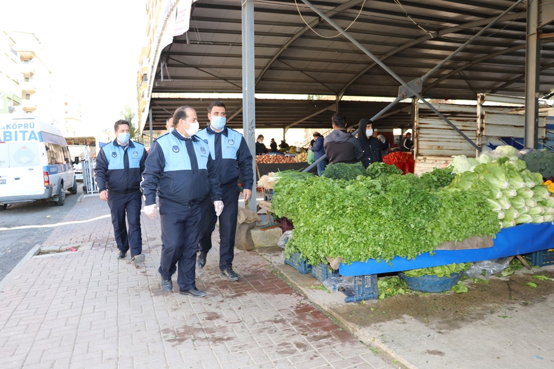 Karaköprü Belediyesi zabıta ekipleri Pazar Yerinde Pandemi Denetimi Yaptı