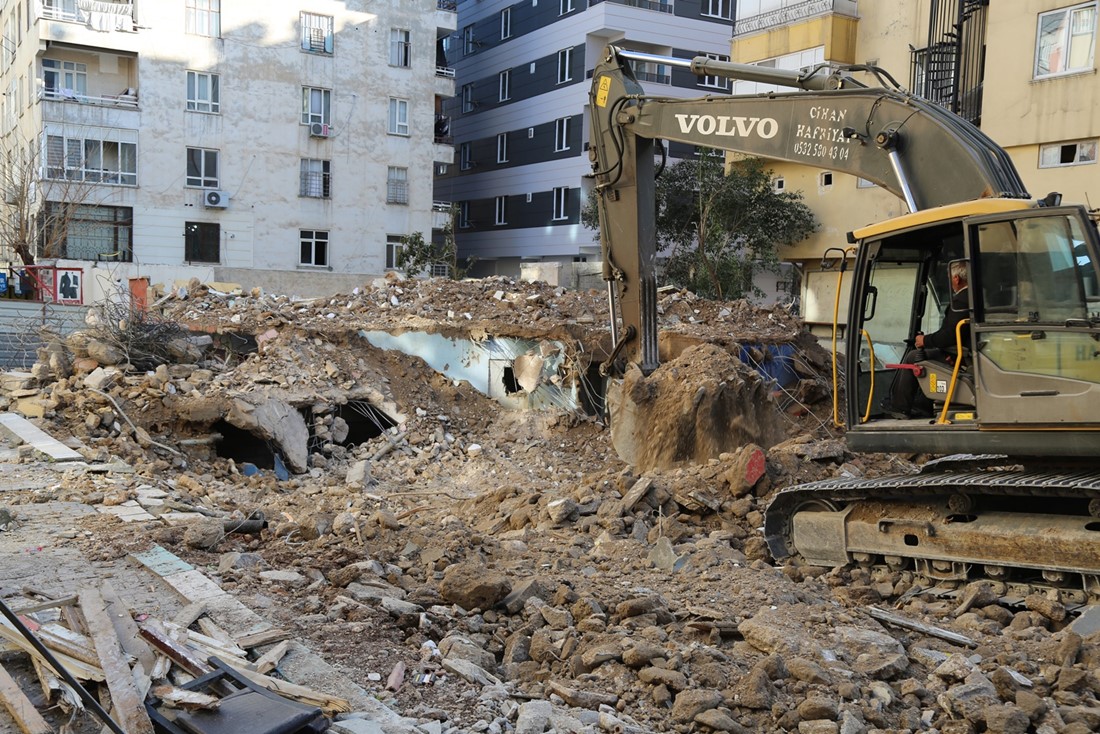 BÜYÜKŞEHİR, KISITLAMADA YARDIMLARINI SÜRDÜRÜYOR