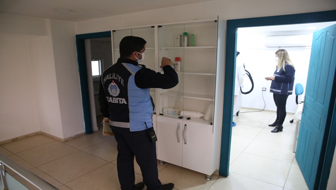HALİLİYE BELEDİYESİ, RİSKLİ VE METRUK YAPILARIN YIKIMINI GERÇEKLEŞTİRİYOR