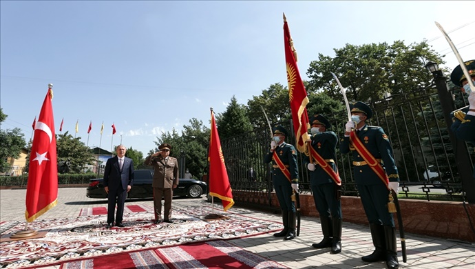 Bakan Akar Kırgızistan Savunma Bakanı Tuğg. Taalaybek Omuraliev ile Görüştü