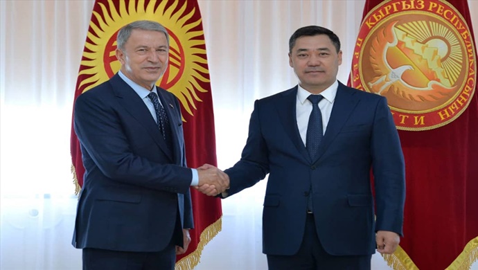 Millî Savunma Bakanı Hulusi Akar, Kırgızistan Cumhurbaşkanı Sadır Caparov ile Görüştü