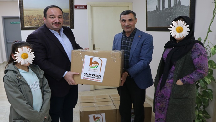 Viranşehir Belediye Başkanı Salih Ekinci, Çölyak hastalarına gıda paketlerini dağıttı