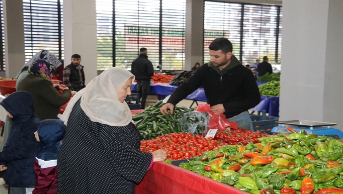 VATANDAŞ VE ESNAFTAN BAŞKAN BAYDİLLİ’YE PAZAR YERİ TEŞEKKÜRÜ