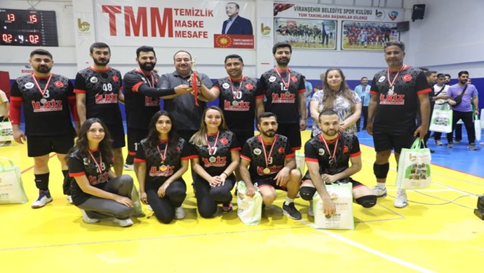 VİRANŞEHİR’DE KURUMLAR ARASI VOLEYBOL TURNUVASI SONA ERDİ