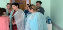 “Birleşik Rusya Kadın Hareketi” temsilcileri, hastanelerdeki Mahaçkale benzin istasyonunda meydana gelen patlamada hayatını kaybedenleri ziyaret etti.