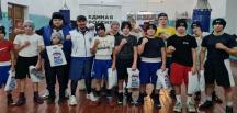 “Birleşik Rusya” Kemerovo bölgesi Leninsk-Kuznetsky’de boks antrenmanı yaptı