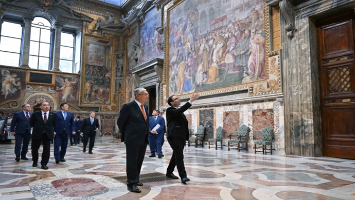 Devlet başkanı Vatikan Müzelerini ziyaret etti